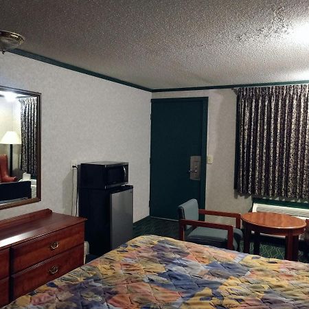 Kensington Inn - Howell エクステリア 写真