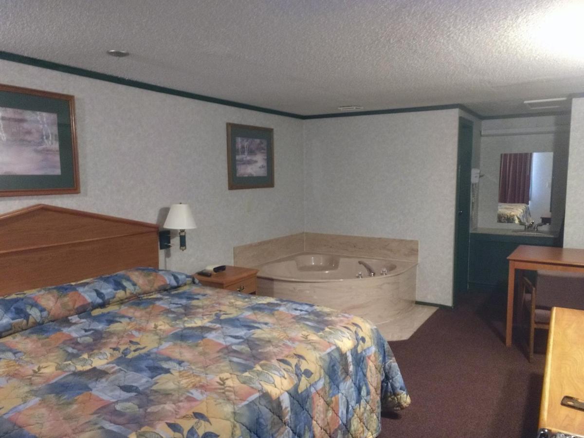 Kensington Inn - Howell エクステリア 写真